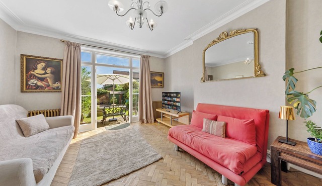 Spacious 2BR Flat w Garden & Parking Kensal Rise