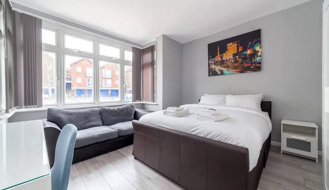 Spacious 4 Bedroom House in London