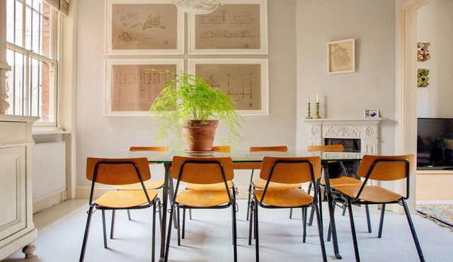 Spacious 4-Bedroom Victorian Townhouse | Sleeps 8 | Central London (E1)