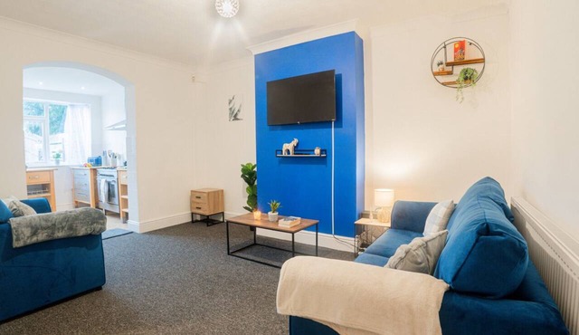 Spacious 4BR House | Sleeps 7 | Free Parking | Prime Leicester