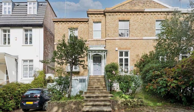 Spacious 5 Bedroom Period House