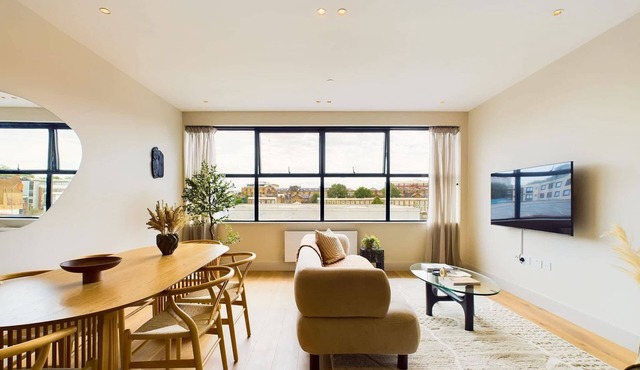 Spacious Camden Town Apartment with Balcony