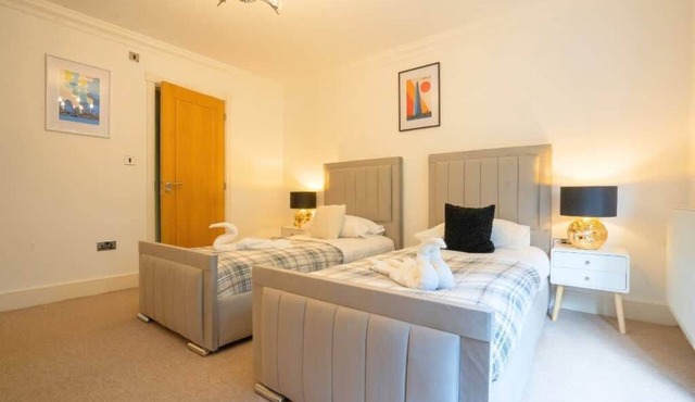 Spacious Emirates 5BR Family & Contractor Stay NEC