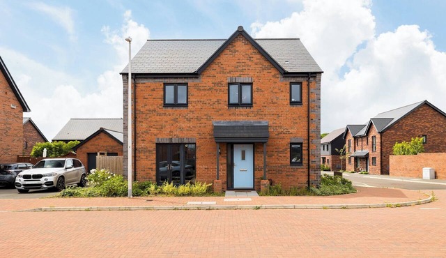 Spacious, Family Home Near Warwick Castle & L Spa - Pass the Keys