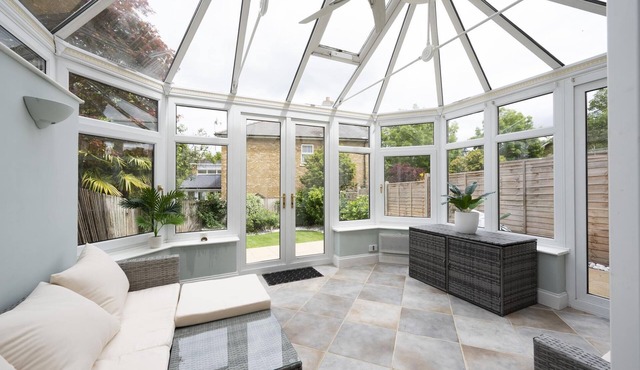 Spacious Family Home with Garden and Parking - Pass the Keys