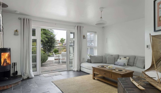 Spacious House Large Patio & Free Parking