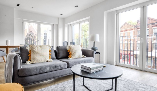 Spacious Vauxhall 2BR nr Tube, by Blueground