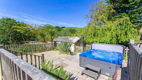 Streamways Slps 12-16 Hot Tub with Views Cabin