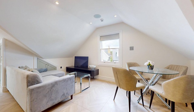 Stunning 2BR Home Near Kew-2min walk to Tube