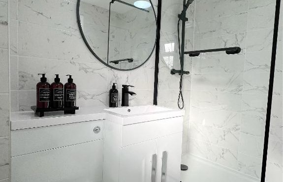 Stunning apartment in Beckton with Private Entrance