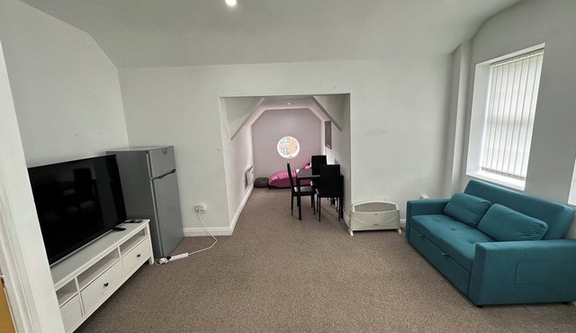 Stunning Birmingham City Center Apartment with Free Parking - Sleeps 4