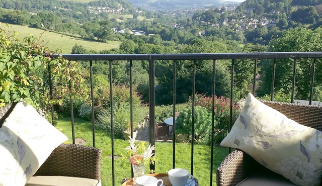 STUNNING VIEWS at Hillcrest cottage, Cotswolds, AONB