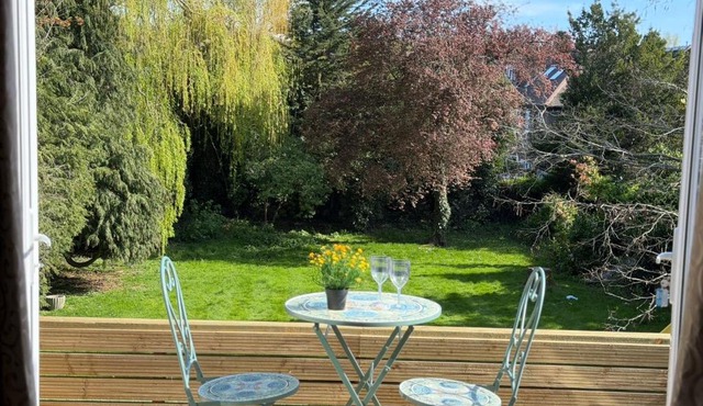 Stylish 1 Bed Flat 3 Minutes walk to East Finchley Station N2