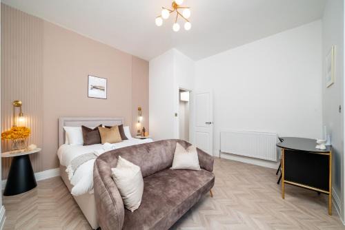 Stylish 2-Bed Garden Flat — West London Sleeps 5