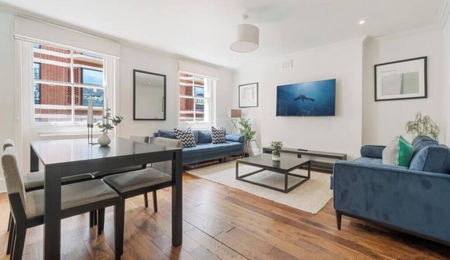 Stylish 2BR Apt near Goodge St
