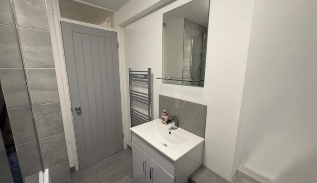 Stylish 2BR, Fast Wifi with balcony