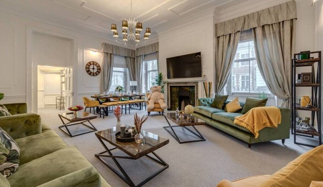 Stylish 3 Bedroom Luxury Apartment in Harley St.