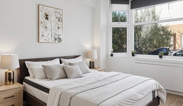 Stylish London two bedroom apartment - Free Parking and Wi-Fi