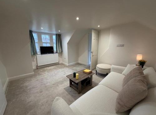 Stylish Luxury 1-Bed Flat , 3 mins walk to East Finchley Station, N2