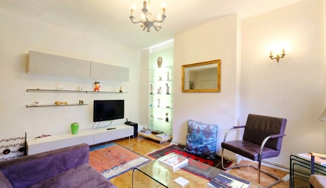 Stylish refurbished flat with private garden, near Regent`s Park