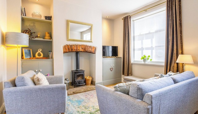 Stylish Saltaire Cottage | Walk to Salts Mill | Parking & Fast WiFi