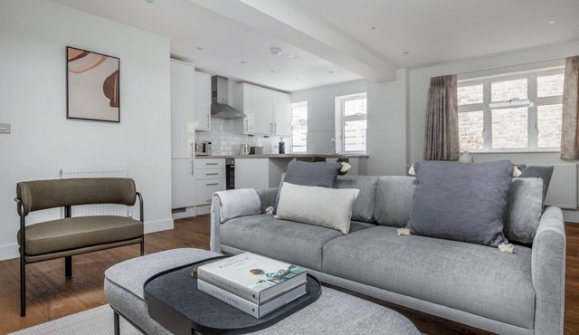 Sunlit Marylebone 2BR nr Edgeware Road Station, by Blueground
