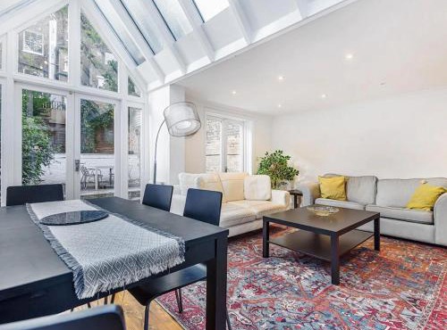 Sunny, 2bed 2bath, garden apartment near Hyde Park