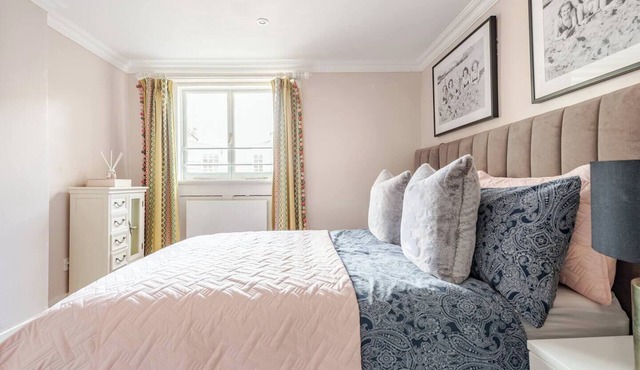The Belgravia Mansion — Sleeps 12, Grand Estate