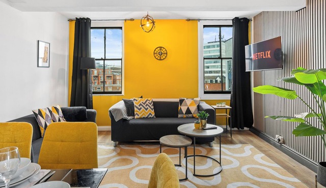 The Craftsman 3BR Apt, JQ Birmingham with Parking