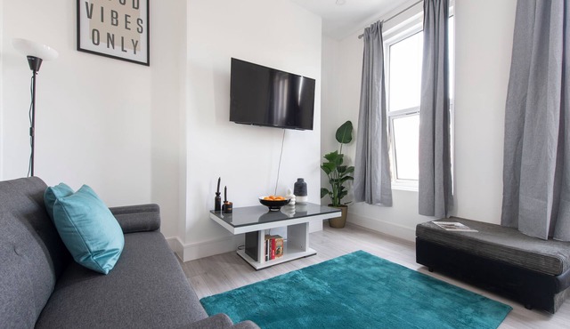 The Grey Grove Pied-à-Terre at Stratford's Maryland Station