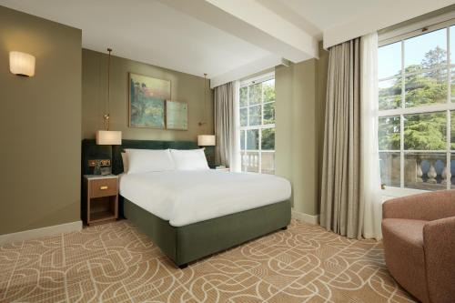 The Lensbury Resort