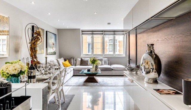 The Mayfair Townhouse | Next to Bond Street | Unbeatable Location