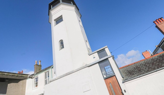 THE OBSERVATORY TOWER, family friendly in Falmouth
