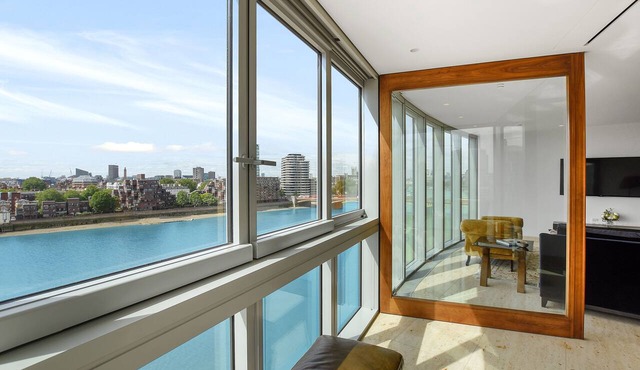 THE TOWER: LUXURIOUS LONDON LIVING WITH AWE-INSPIRING VIEWS OF THE THAMES