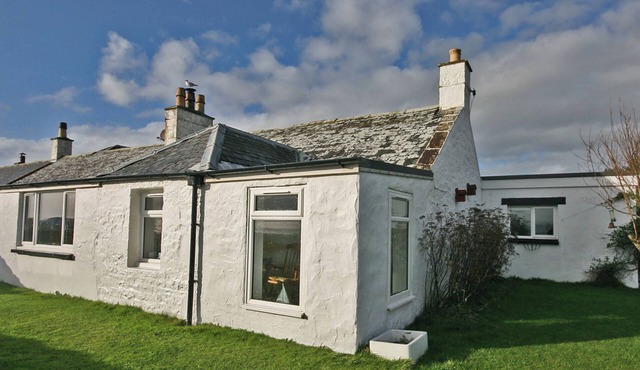 This beach front cottage oozes charm, in a stunning location with sea views.