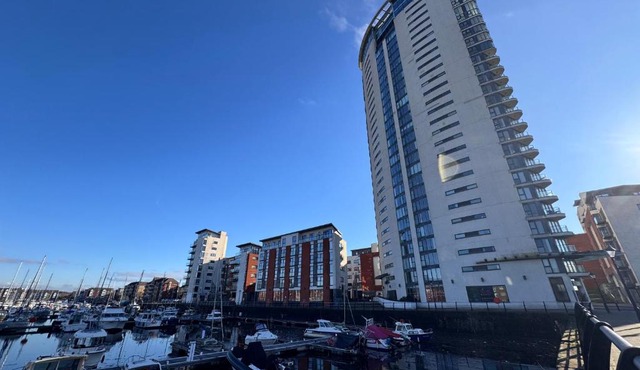 Three bed apartment in the Tower