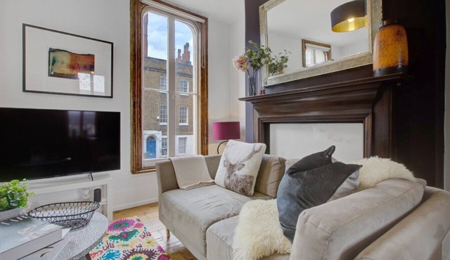 Three bedroom in United Kingdom of Great Britain and Northern Ireland,
