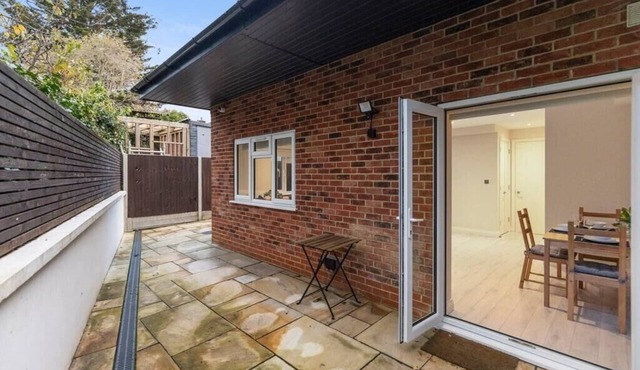 Tranquil Retreat in Hendon: Comfort and Style Await