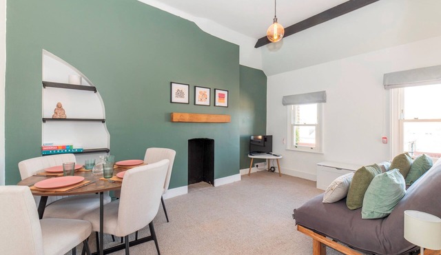 Tranquil Twickenham Gem 3 mins to Station & Thames - Pass the Keys