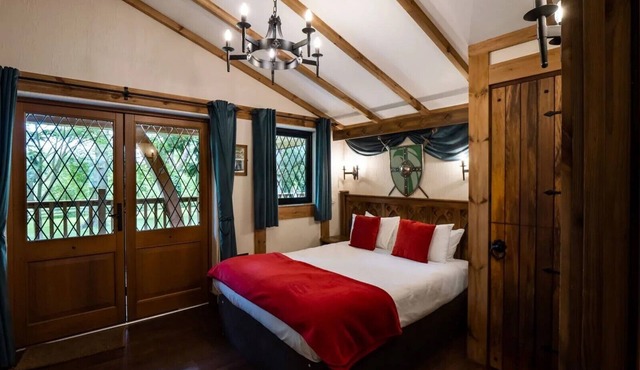 Warwick Castle Hotel and Knight's Village