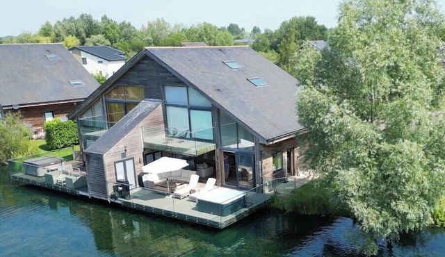 Waters Edge 16, Heron Lodge - Lakeside Holiday Home, Hot Tub, Sleeps 8