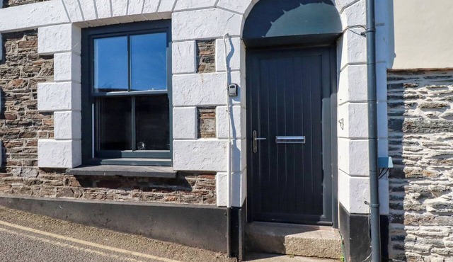 WHALEBONE COTTAGE, pet friendly, with a garden in Mevagissey