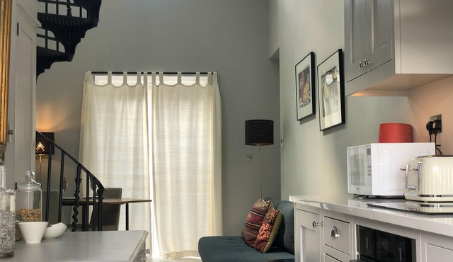 Wimbledon - Apartment - Sleeps 2 -private Entrance