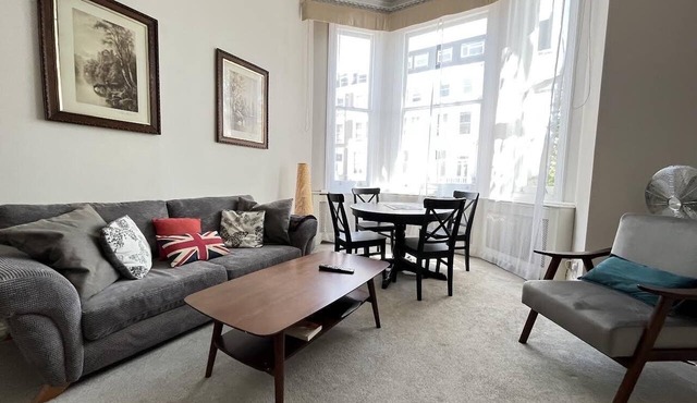 WONDERFUL APARTMENT IN EARLS COURT