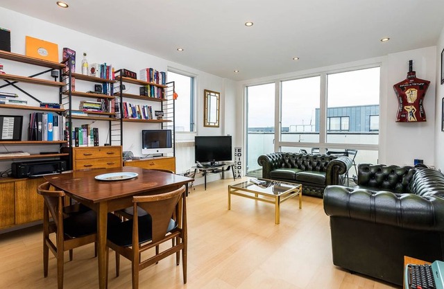1 Bed Top Floor Flat near Shoreditch - Dalston