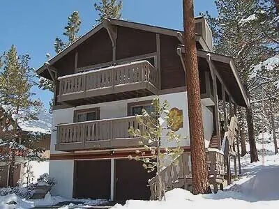 1233 Timber Lane - Fantastic Ski Home Close to Casinos and Lake, Private Hot Tub!