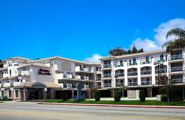 2-Star Hotel ∙ Hampton Inn & Suites Hermosa Beach