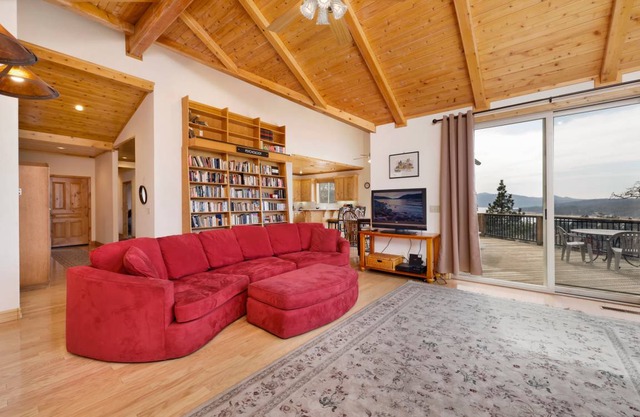 206 m² Cabin ∙ 3 bedrooms ∙ 8 guests