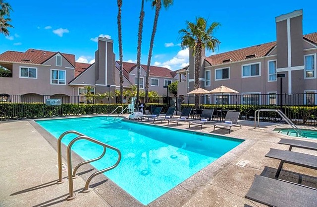 3-Star Hotel ∙ Sonesta ES Suites Huntington Beach Fountain Valley