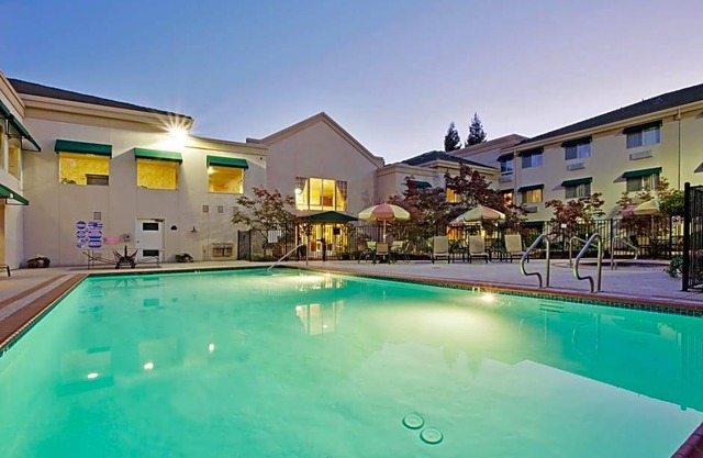 3-Star Hotel ∙ Holiday Inn Auburn, an IHG Hotel